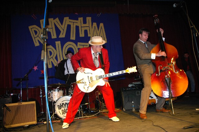 min 2005 11 27 riot 099